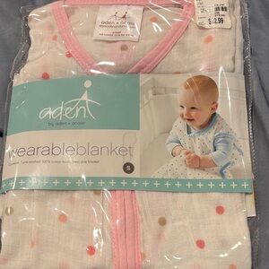 aden + anais White and Pink Wearable Blanket with Multicolor Dots S 0-6 Months